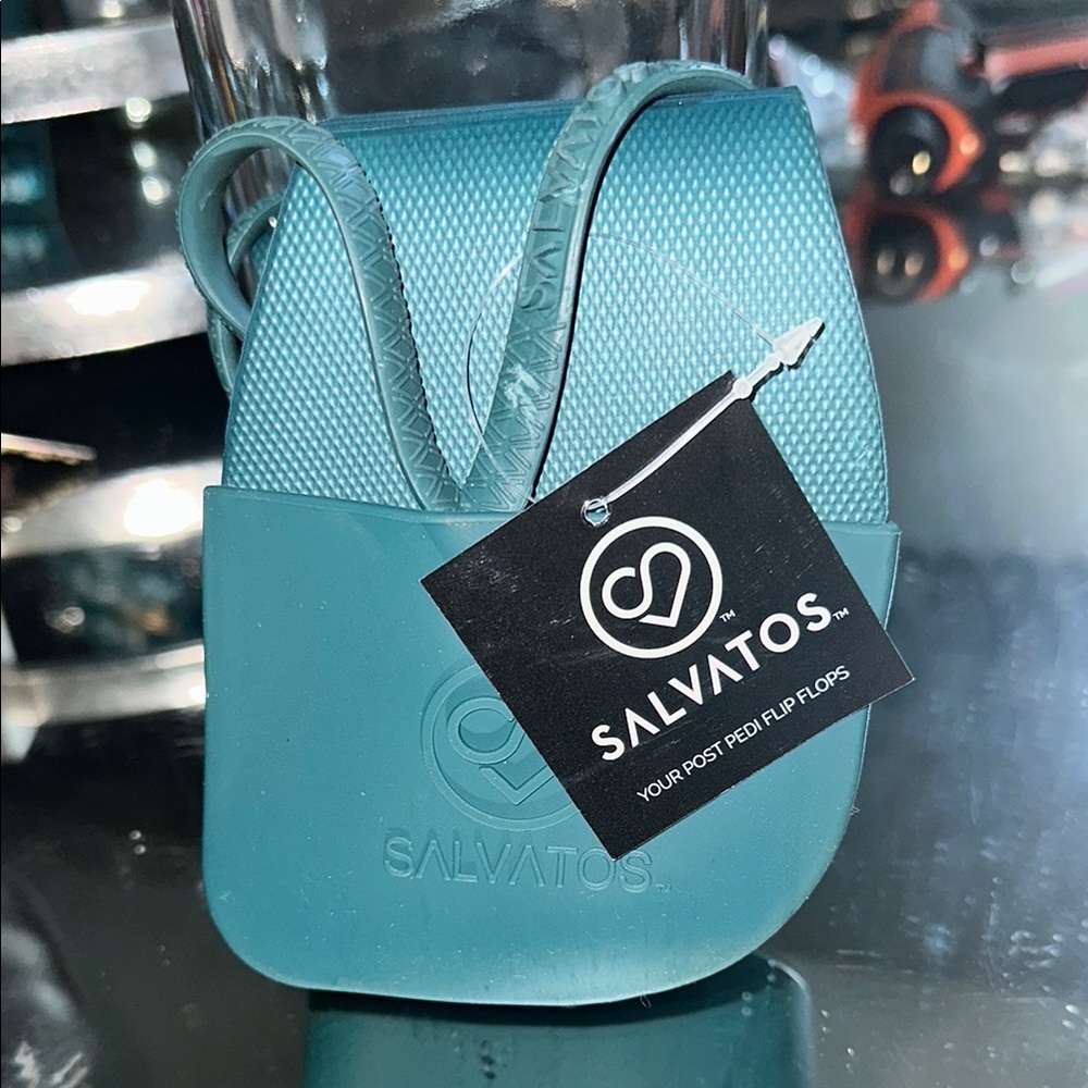Teal flip flop’s